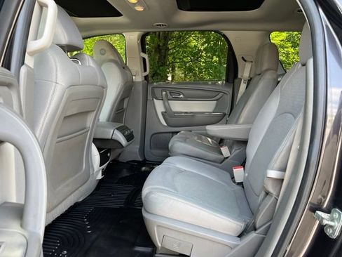 Used 2016 GMC Acadia SLE AWD/4WD image 16