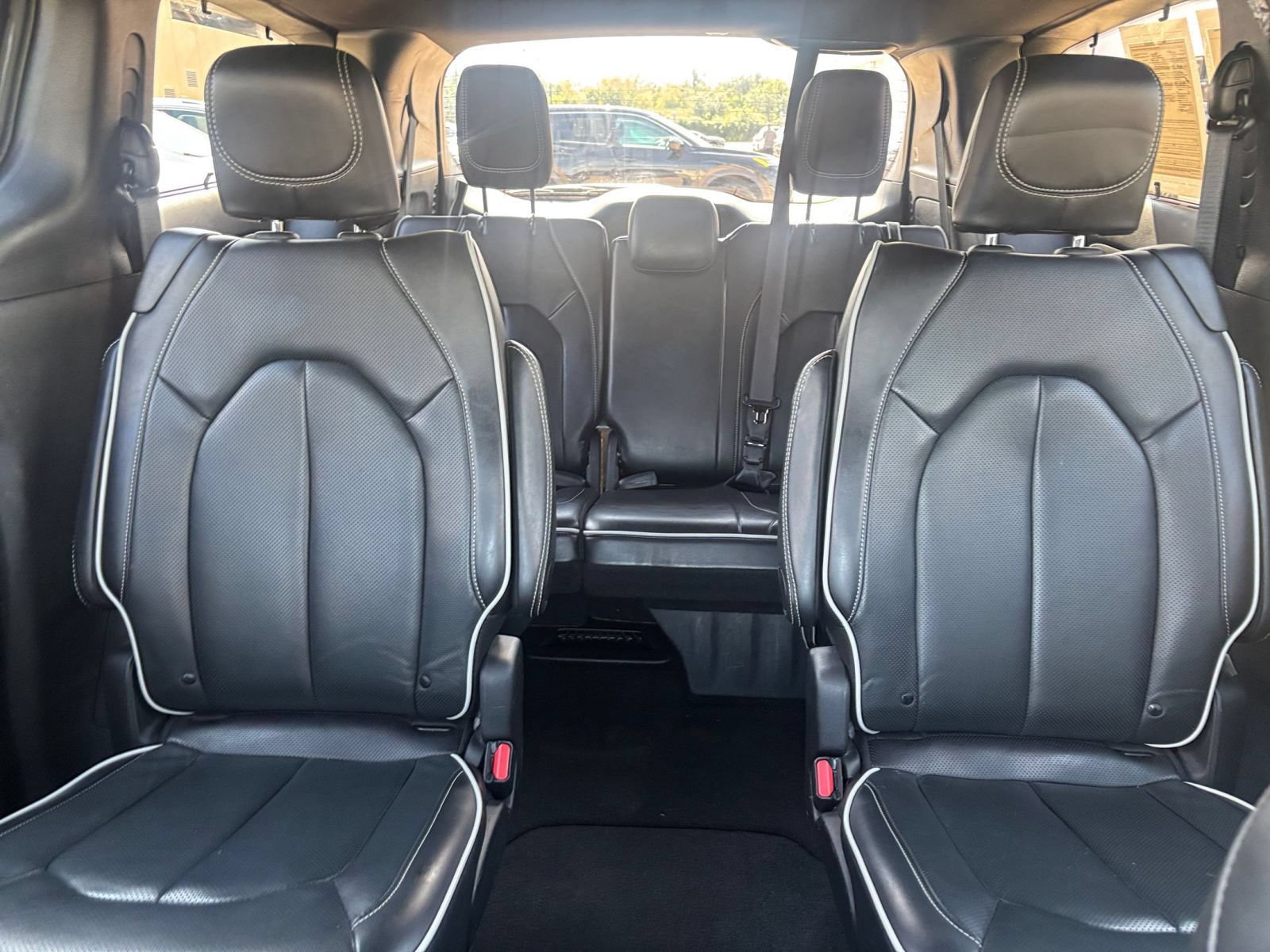 Used 2025 Chrysler Pacifica Limited FWD image 42