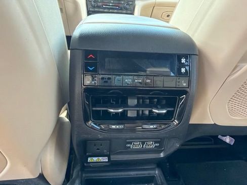 Used 2023 Jeep Grand Cherokee L Limited RWD image 9