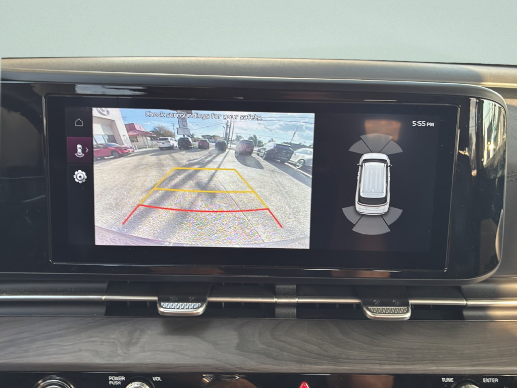 Used 2024 Kia Carnival EX FWD image 20