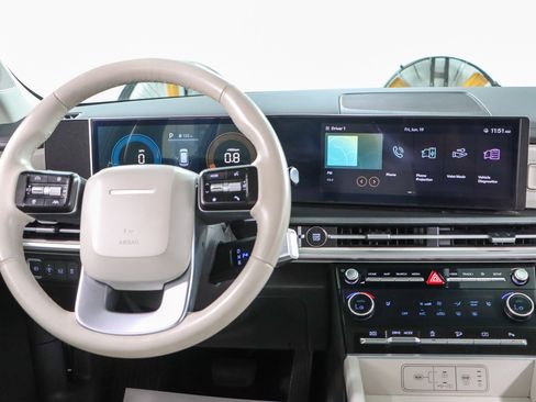 Used 2025 Hyundai Santa Fe SEL FWD image 17