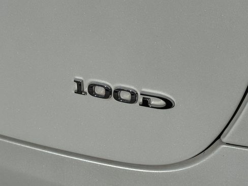 Used 2018 Tesla Model X image 15