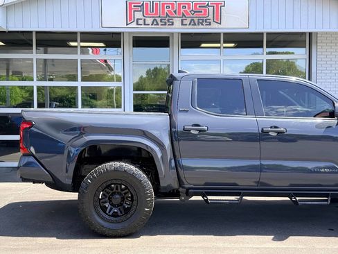 Used 2024 Toyota Tacoma SR5 w/ SR5 Upgrade Package AWD/4WD image 11