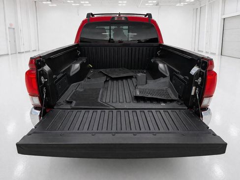 Used 2018 Toyota Tacoma SR5 image 7