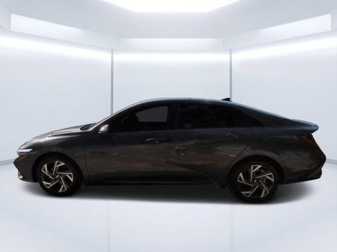 Used 2025 Hyundai Elantra Sport FWD image 6