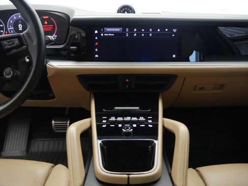 Certified 2024 Porsche Cayenne S AWD/4WD image 27