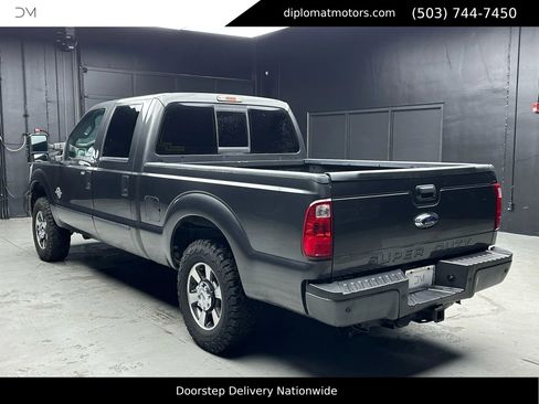 Used 2016 Ford F250 Lariat w/ Lariat Interior Package image 4