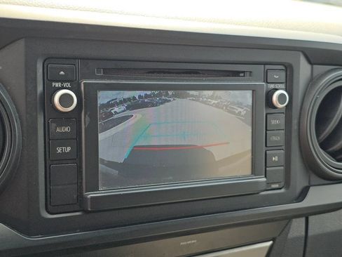 Used 2019 Toyota Tacoma SR AWD/4WD image 11