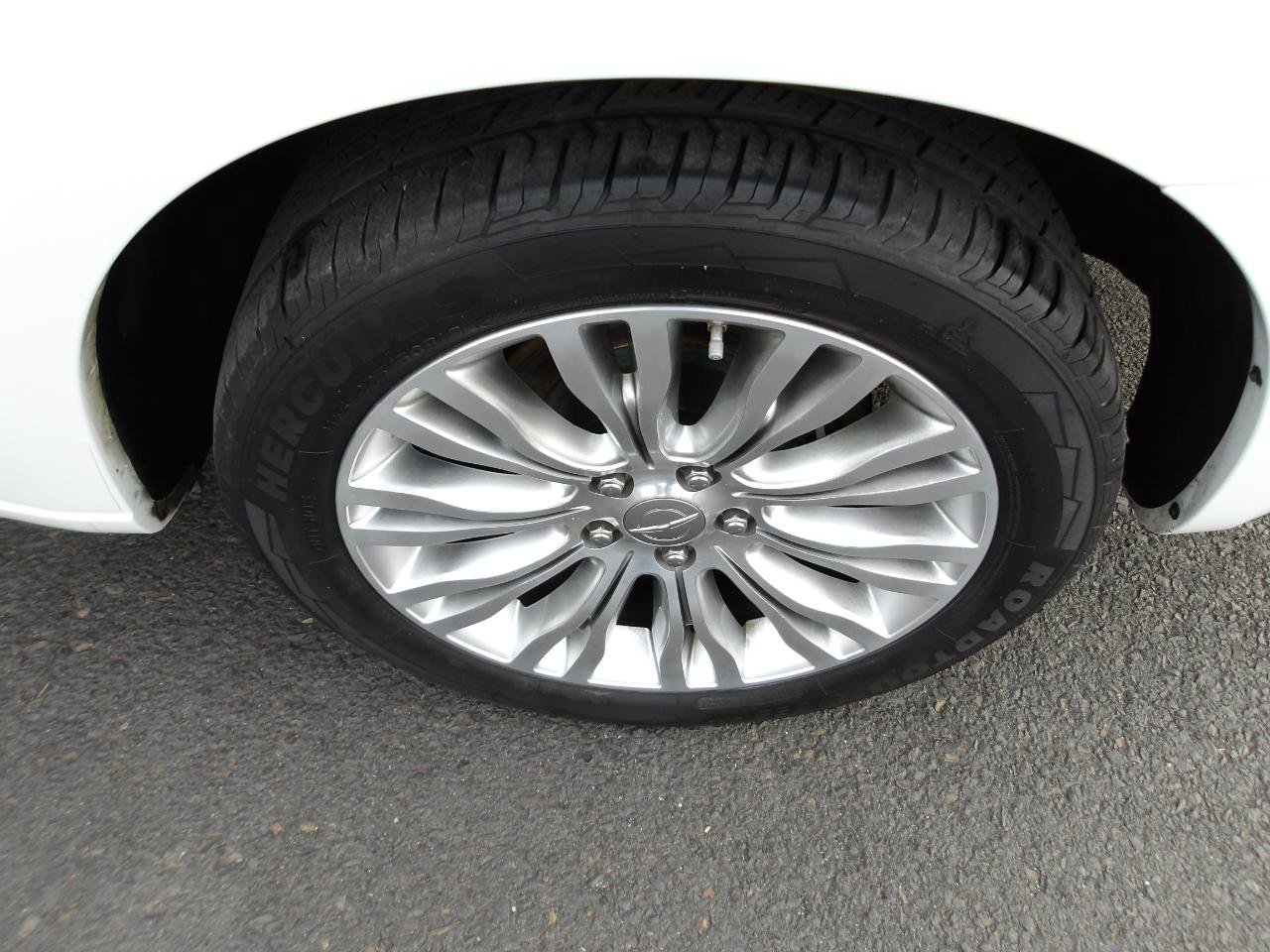 Used 2014 Chrysler 200 Limited FWD image 28