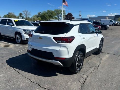Certified 2024 Chevrolet TrailBlazer LT w/ LT Cold Weather Package AWD/4WD image 5