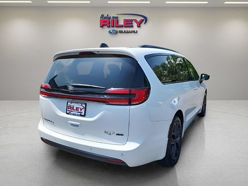 Used 2023 Chrysler Pacifica Touring-L w/ S Appearance Package AWD/4WD image 7