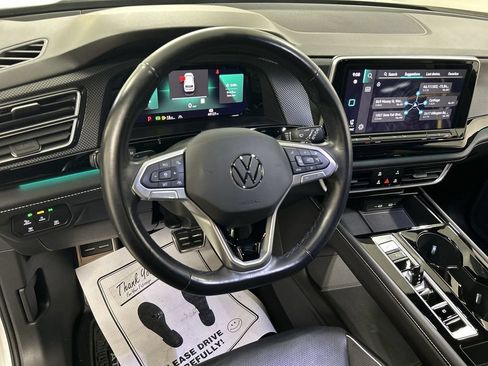 Certified 2024 Volkswagen Atlas Cross Sport SEL Premium R-Line AWD/4WD image 4
