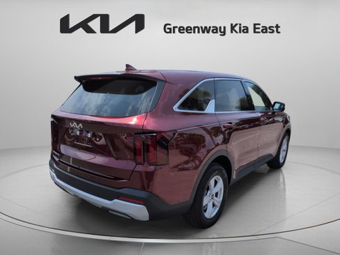 Certified 2025 Kia Sorento LX FWD image 6