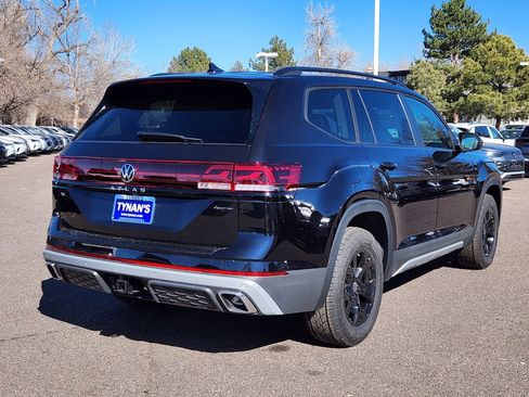 New 2026 Volkswagen Atlas Peak Edition image 3
