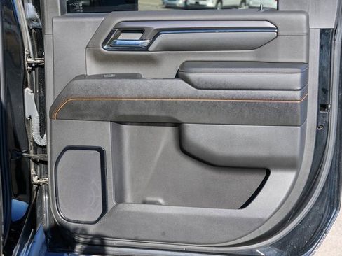 Used 2024 GMC Sierra 2500 AT4 w/ Snow Plow Prep/Camper Package image 18