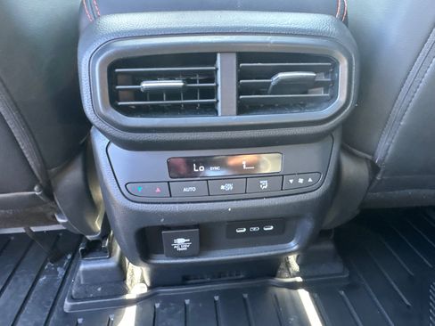 Used 2025 Honda Pilot TrailSport image 27