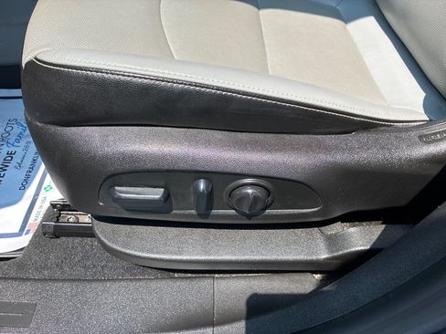 Used 2022 GMC Terrain SLT w/ Infotainment Package II FWD image 10