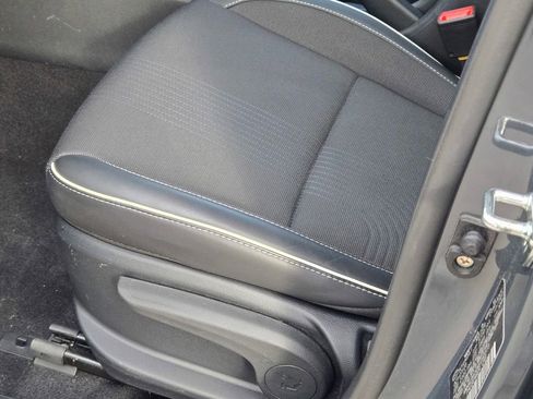 Used 2024 Hyundai Venue Limited image 29