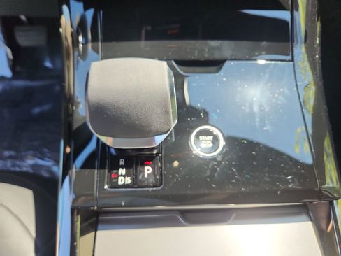 Used 2025 Land Rover Range Rover Sport SE AWD/4WD image 16