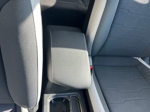 Certified 2025 Volkswagen Taos SE w/ Panoramic Sunroof Package FWD image 39