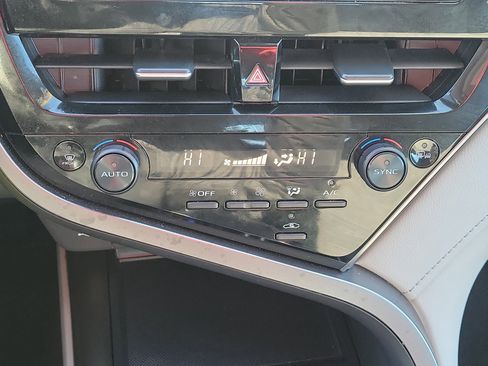 Used 2022 Toyota Camry LE image 27