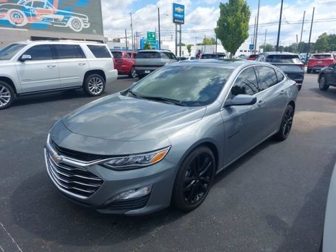 Used 2025 Chevrolet Malibu LT FWD image 4