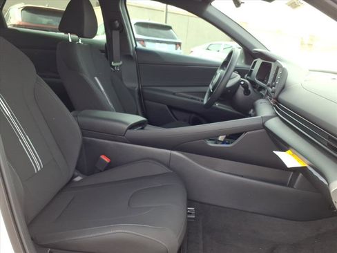 New 2026 Hyundai Elantra SEL Sport Premium FWD image 7