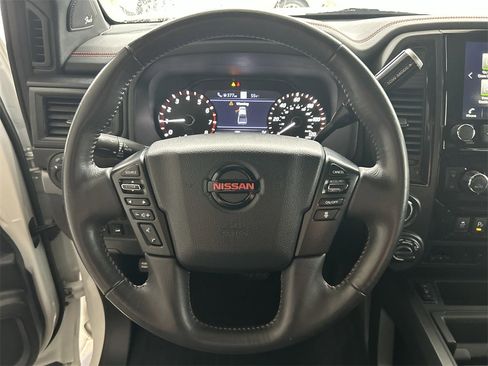 Used 2020 Nissan Titan PRO-4X w/ Pro-4x Convenience Package image 18