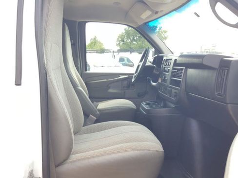 Used 2015 Chevrolet Express 3500 RWD image 18