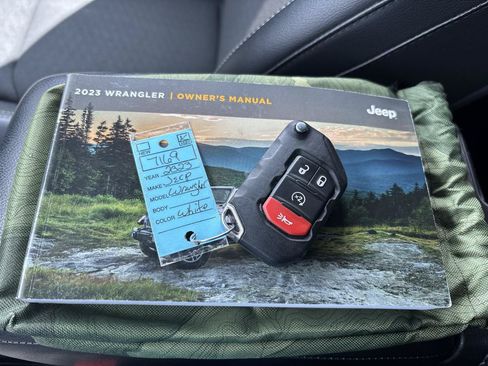 Used 2023 Jeep Wrangler Unlimited Sport AWD/4WD image 32