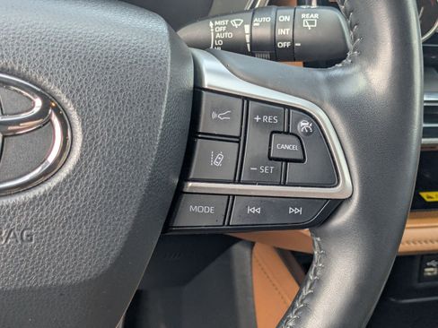 Used 2023 Toyota Highlander Platinum image 19