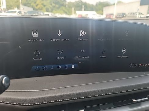 Used 2024 Cadillac XT4 Premium Luxury w/ Technology Package FWD image 27