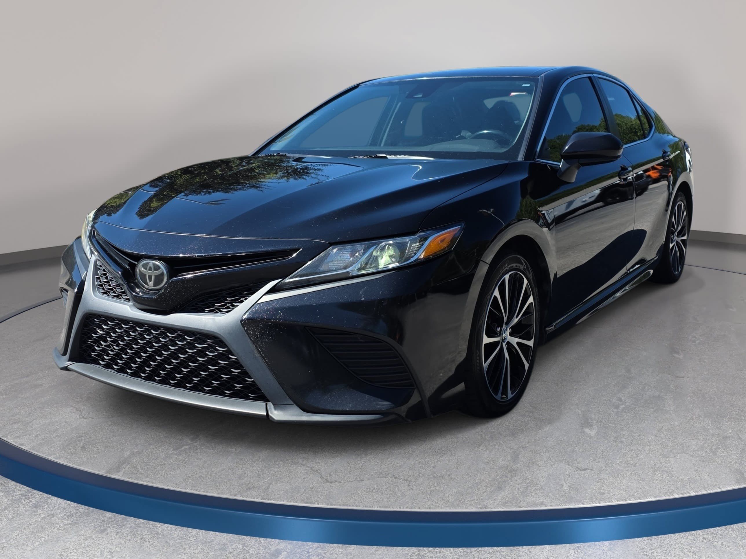 Used 2019 Toyota Camry SE FWD image 1