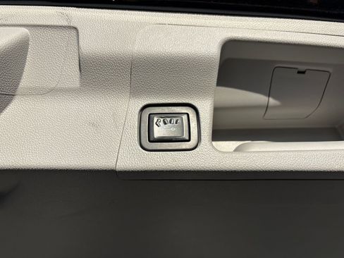 Used 2019 GMC Acadia SLE w/ Driver Alert Package I image 32