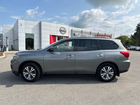 Used 2020 Nissan Pathfinder SL AWD/4WD image 2