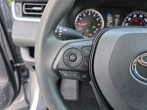 Used 2021 Toyota RAV4 LE image 19