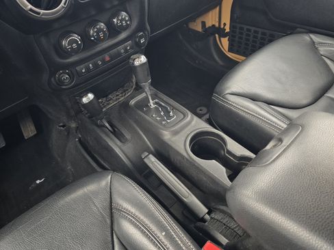 Used 2014 Jeep Wrangler Unlimited Rubicon w/ Dual Top Group AWD/4WD image 19