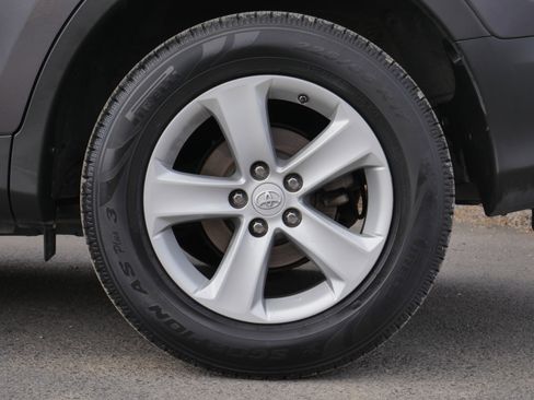 Used 2014 Toyota RAV4 XLE FWD image 17