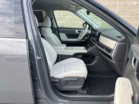 Used 2025 Hyundai Santa Fe SE image 14