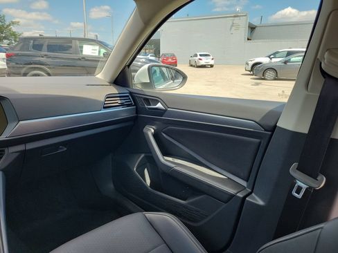 Used 2023 Volkswagen Jetta SE w/ Panoramic Sunroof Package FWD image 7