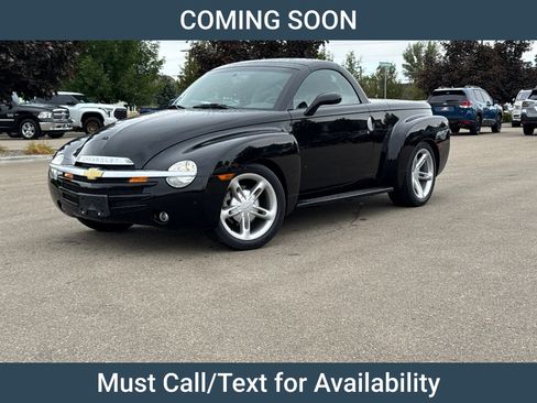 Used 2005 Chevrolet SSR w/ Preferred Equipment Group RWD image 3