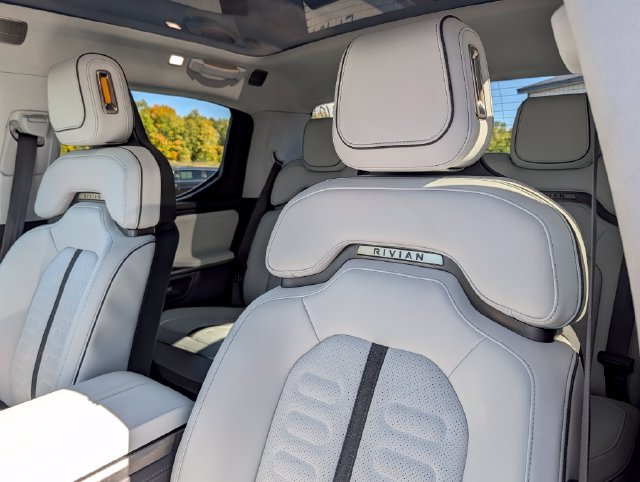 Used 2022 Rivian R1T Adventure AWD/4WD image 12