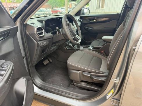 Used 2025 Chevrolet TrailBlazer LT AWD/4WD image 7