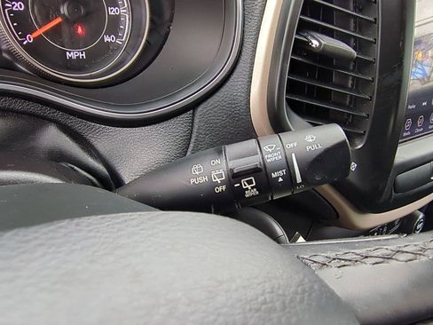 Used 2020 Jeep Cherokee Trailhawk image 36