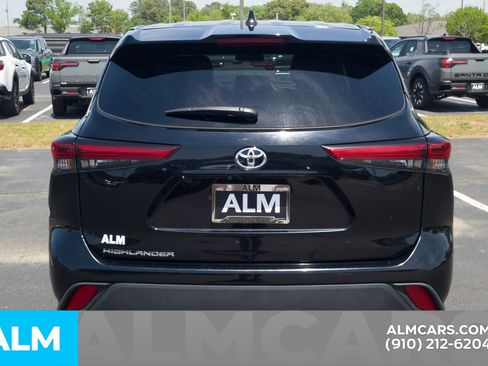 Used 2023 Toyota Highlander L FWD image 7