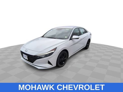 Used 2021 Hyundai Elantra SEL FWD image 4