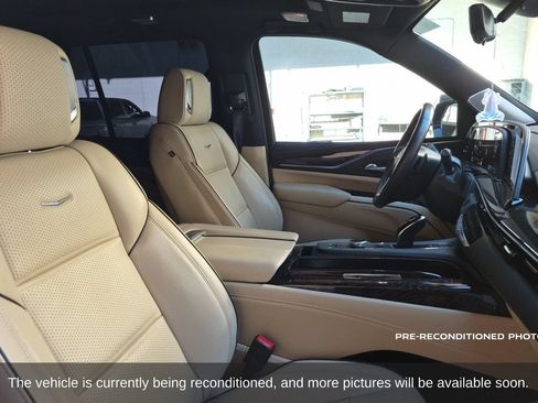 Used 2023 Cadillac Escalade Premium Luxury w/ Performance Package AWD/4WD image 15