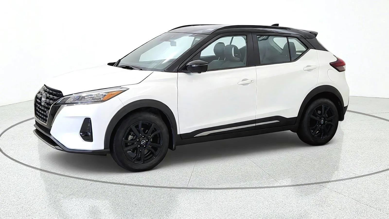 Used 2024 Nissan Kicks SR w/ SR Premium Package FWD image 4