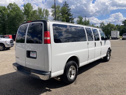 Used 2018 Chevrolet Express 3500 LT w/ LT Preferred Equipment Group RWD image 6
