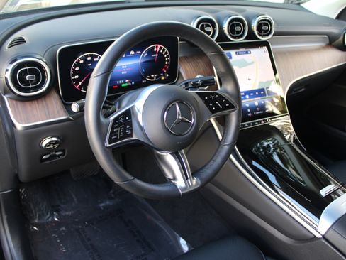 Used 2025 Mercedes-Benz GLC 350e 4MATIC image 5